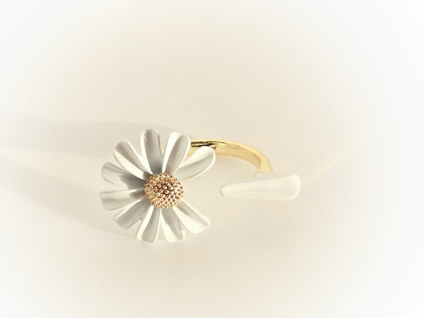 Daisy Petal Open Ring | White & Gold