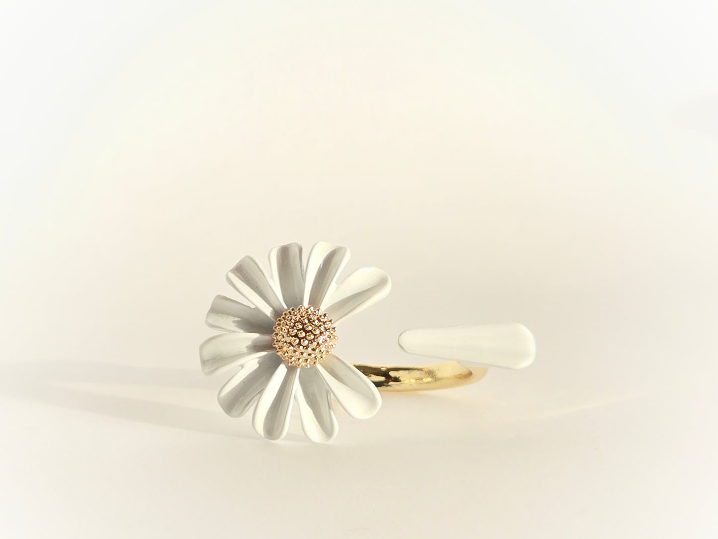 Daisy Petal Open Ring | White & Gold