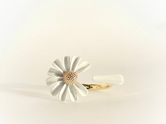 Daisy Petal Open Ring | White & Gold