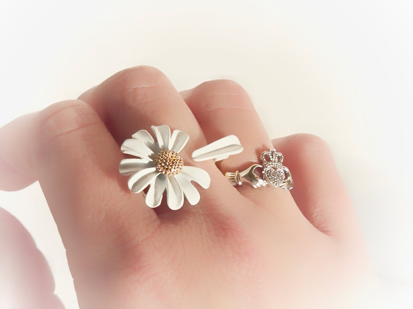 Daisy Petal Open Ring | White & Gold