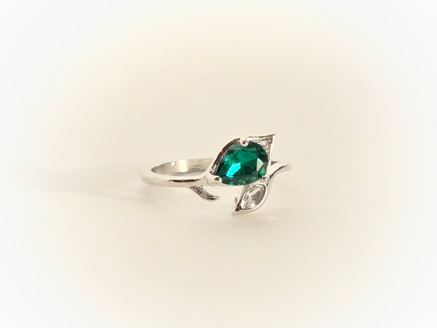 Emerald & Silver Leaf Ring | Size 9