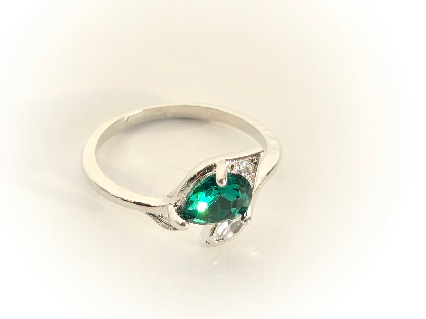Emerald & Silver Leaf Ring | Size 9