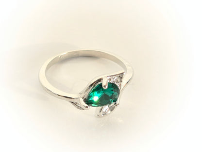 Emerald & Silver Leaf Ring | Size 9