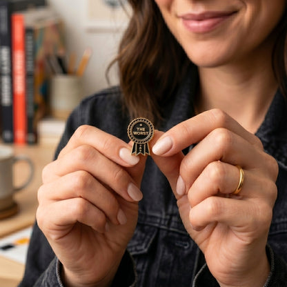 Le Pire (Ruban de récompense) | Pin's de collection