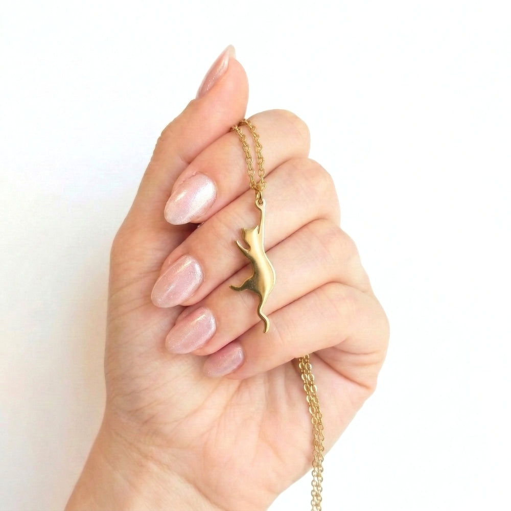 Pendentif chat « Accroche-toi » | Collier