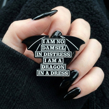 Je ne suis pas une demoiselle en détresse, je suis un dragon en robe | Pin's de collection
