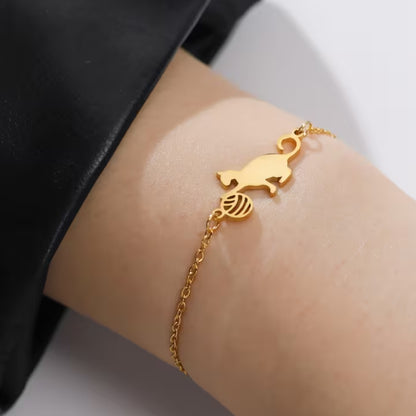 Kitten With Yarn | Bracelet