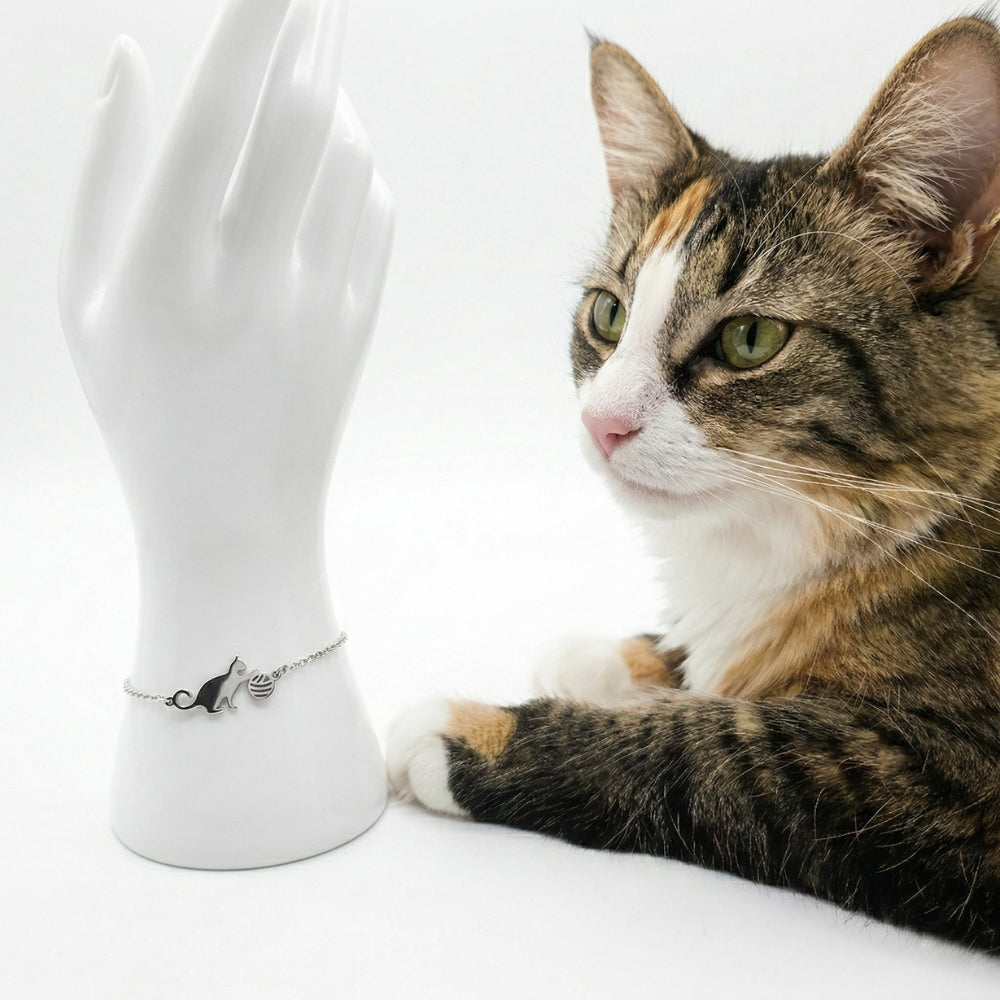 Kitten With Yarn | Bracelet