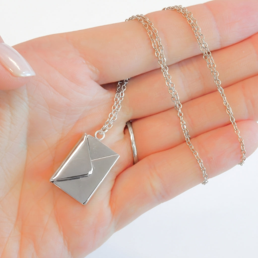 Collier médaillon Lettre d'amour