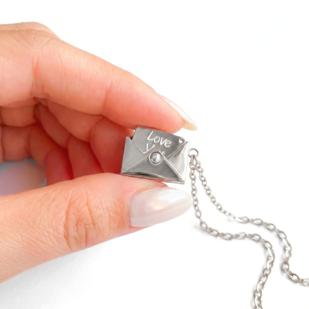 Collier médaillon Lettre d'amour