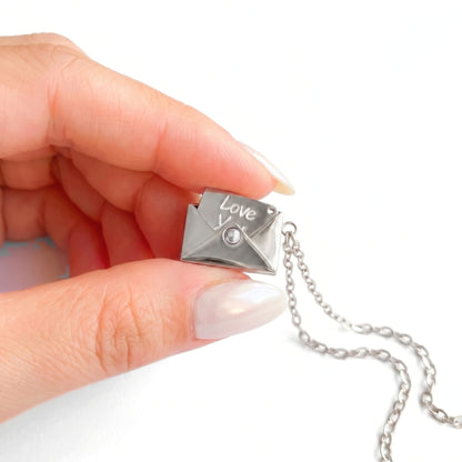Collier médaillon Lettre d'amour
