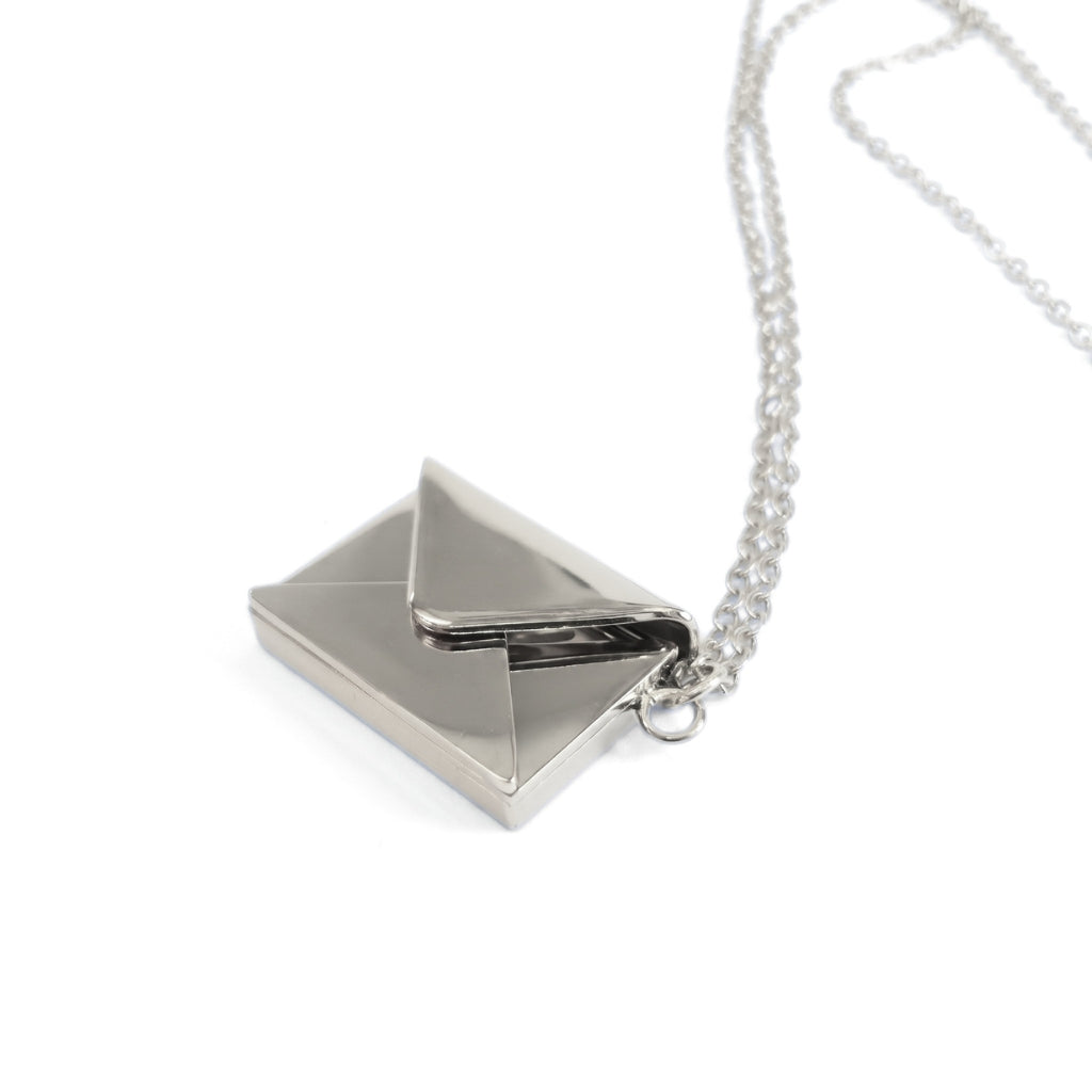 Collier médaillon Lettre d'amour