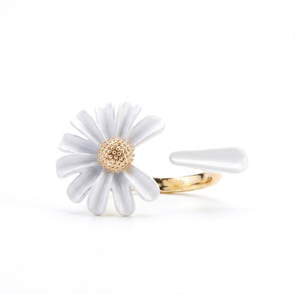 He Loves Me Daisy | Ring