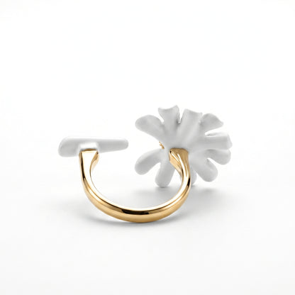 He Loves Me Daisy | Ring