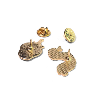 La Chenille qui fait des trous [Lot de 2] | Pin's de collection