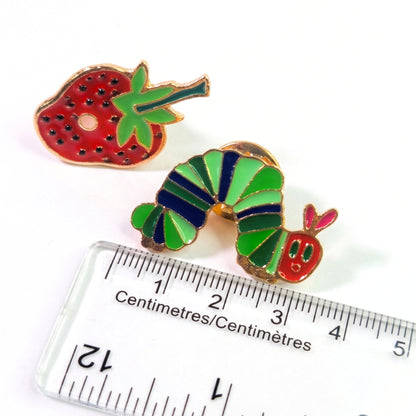 La Chenille qui fait des trous [Lot de 2] | Pin's de collection