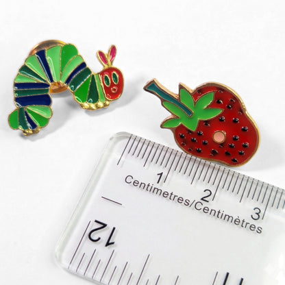 La Chenille qui fait des trous [Lot de 2] | Pin's de collection